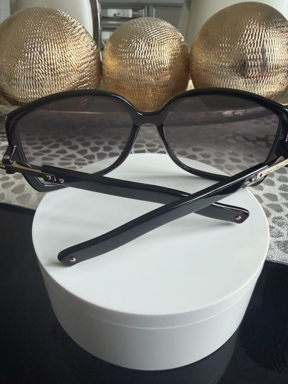 Yves Saint Laurent Black Oversized Women's Sunglasses with Gradient Lenses - Picture 3 of 6